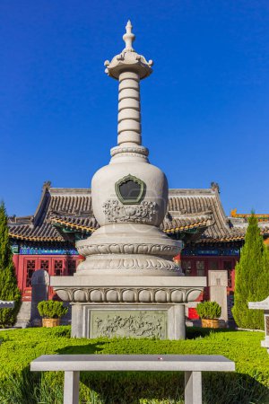 Torre con una reliquia en el Monasterio de Dabei en Tianjin, China