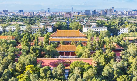 Historische Gebäude des Jingshan-Parks in Peking, China