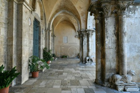 Téléchargez les photos : Portico and entrance in the cathedral of Priverno, a medieval town not far from Rome. - en image libre de droit