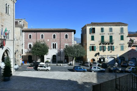 Téléchargez les photos : The square of Priverno with a view of the cathedral and the town hall. Priverno is a medieval town not far from Rome in Italy. - en image libre de droit