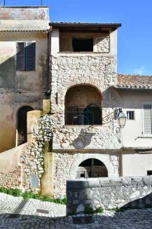 Téléchargez les photos : Old houses in the historic center of Priverno, an old village in Lazio, not far from Rome, Italy. - en image libre de droit