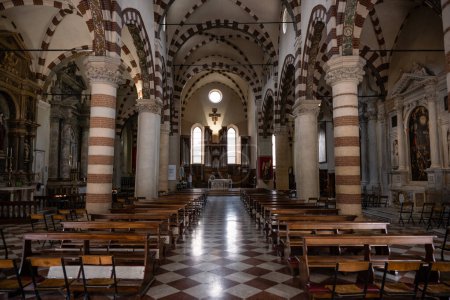 Foto de Vicenza, Italy - August 12 2022: Chiesa Santa Maria in Foro detta dei Servi Church Interior - Imagen libre de derechos