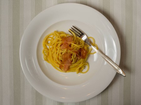 Foto de Spaghetti allá Bottarga di Muggine Fideos de pasta italianos con caña de pescado de Cerdeña - Imagen libre de derechos
