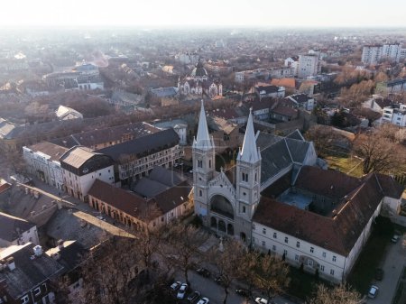 Drone Ansicht von Subotica Innenstadt und Rathaus. Europa, Serbien