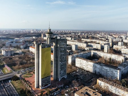 Vista del dron de la torre Genex de la Puerta Oeste de Belgrado, distrito de Nueva Belgrado, Serbia. Europa.