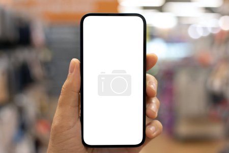 Foto de Teléfono de mano masculino con pantalla aislada de fondo de tienda en cente comercial - Imagen libre de derechos