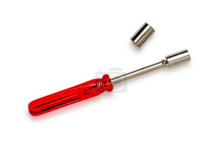 Clé à douille tournevis avec poignée rouge, clé à écrou hexagonale en métal, tournevis à outils à main, avec accessoires isolés sur fond blanc