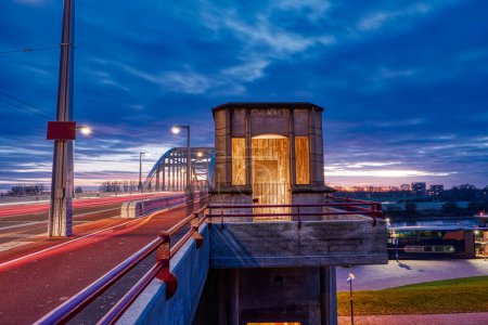 Téléchargez les photos : Mémorial sur le pont historique d'Arnhem - en image libre de droit