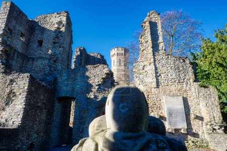 Téléchargez les photos : Historical Hohensyburg castle ruin and war monument near Dortmund - en image libre de droit