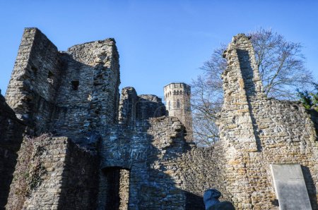 Téléchargez les photos : Medieval ruin of Hohensyburg castle near Dortmund - en image libre de droit