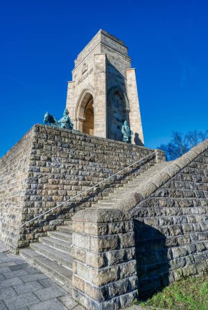 Téléchargez les photos : Historical emperor monument at Hohensyburg castle near Dortmund - en image libre de droit