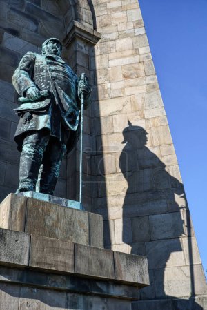 Téléchargez les photos : Statue of a historical monument at Hohensyburg - en image libre de droit