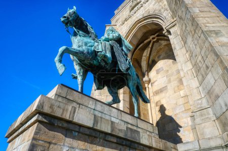 Téléchargez les photos : Historical monument with an emperor and horse statue at Hohensyburg - en image libre de droit