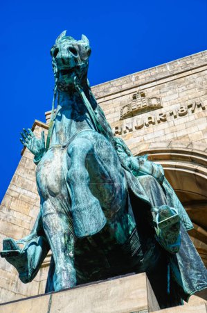 Téléchargez les photos : Historical monument with a horse sculpture at Hohensyburg - en image libre de droit