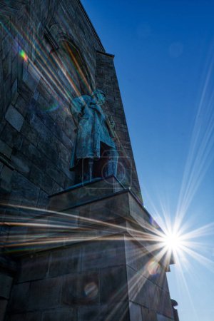 Téléchargez les photos : Statue on a historical monument at Hohensyburg in Dortmund - en image libre de droit