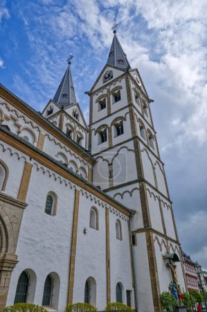 Foto de Las dos torres de una iglesia histórica en Boppard - Imagen libre de derechos