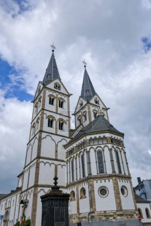 Foto de Las dos torres de una antigua iglesia en Boppard - Imagen libre de derechos