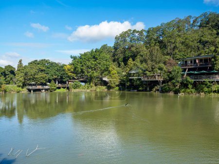 Téléchargez les photos : Paysage du lac dans le canton d'Emei, comté de Hsinchu, Taiwan. - en image libre de droit