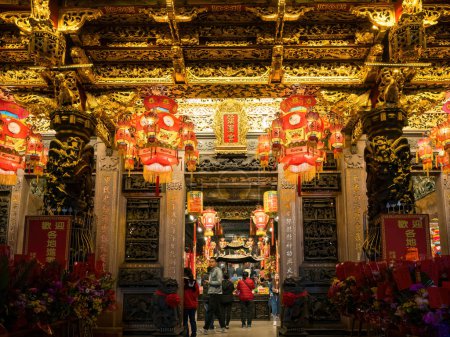 Téléchargez les photos : Taichung, Taiwan- 11 février 2024 : La vue sur le bâtiment du temple Dajia Jenn Lann à Taichung, Taiwan, est adorée à la déesse de la mer Mazu. - en image libre de droit