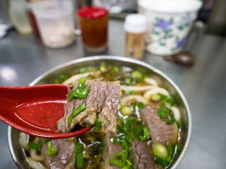 Comida taiwanesa: sopa de fideos de res