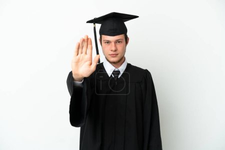 Foto de Universidad joven ruso graduado aislado sobre fondo blanco haciendo stop gesture - Imagen libre de derechos