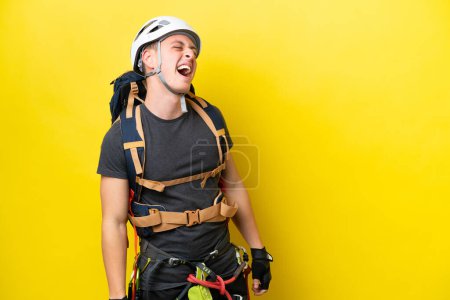 Téléchargez les photos : Jeune grimpeur brésilien riant - en image libre de droit
