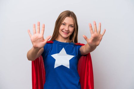 Téléchargez les photos : Super héros femme russe isolé sur fond blanc comptant dix avec les doigts - en image libre de droit