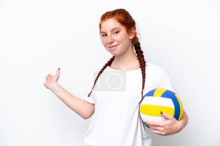 Téléchargez les photos : Young caucasian reddish woman playing volleyball isolated on white background extending hands to the side for inviting to come - en image libre de droit