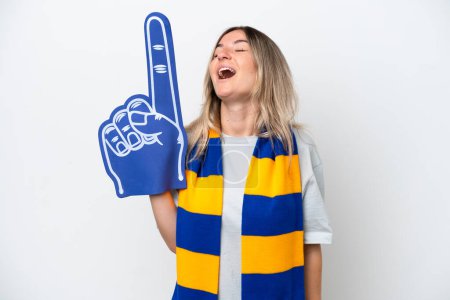 Téléchargez les photos : Jeune femme roumaine fan de sport femme isolée sur fond blanc rire - en image libre de droit