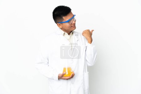 Téléchargez les photos : Young Ecuadorian scientific man pointing to the side to present a product - en image libre de droit