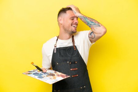 Photo for Young artist caucasian man holding a palette isolated on yellow background has realized something and intending the solution - Royalty Free Image