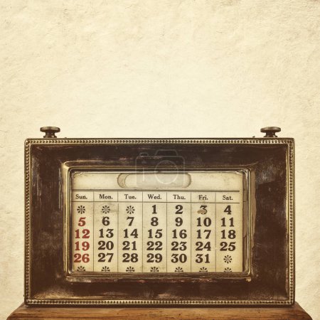 Téléchargez les photos : Sepia image tonique d'un ancien calendrier de bureau ornemental - en image libre de droit