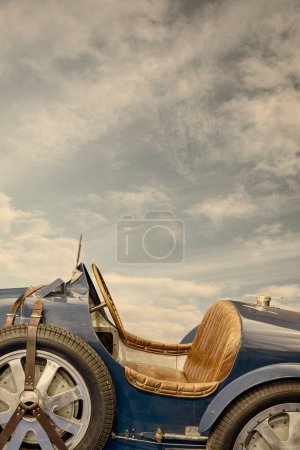 Foto de Imagen de estilo retro de un coche deportivo francés clásico de principios del siglo XX - Imagen libre de derechos