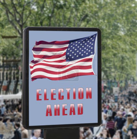 Foto de Cartelera con la inscripción "Elecciones por delante", bandera estadounidense en el fondo de la calle - Imagen libre de derechos