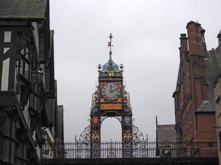 Foto de Reloj histórico Eastgate en las murallas de la ciudad histórica de Chester en el Reino Unido. - Imagen libre de derechos