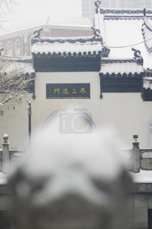 Vista de nieve del templo de Guiyuan Zen en Wuhan