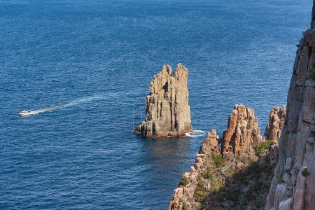 Téléchargez les photos : Paysage rocheux sur Cape Hauy Track, situé dans le parc national de Tasman, Tasmanie, Australie - en image libre de droit