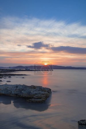 Téléchargez les photos : Coucher de soleil sur la jetée South Arm située en Tasmanie, Australie - en image libre de droit