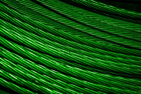 Foto de Cable eléctrico de aluminio verde. Fondo o textura - Imagen libre de derechos