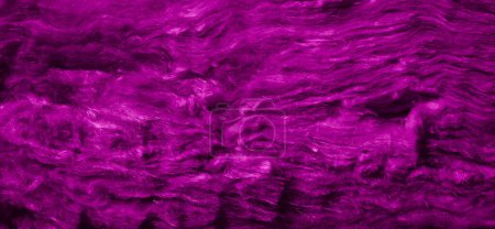 violette Mineralwolle mit sichtbarer Textur