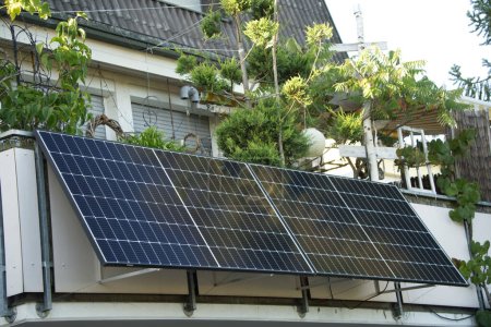 Balcony power plant attached to a railing. The balcony is a real green oasis full of plants and therefore ensures absolute well-being. The 4 solar modules are attached diagonally to the railing to capture as much sunlight as possible and produce a lo
