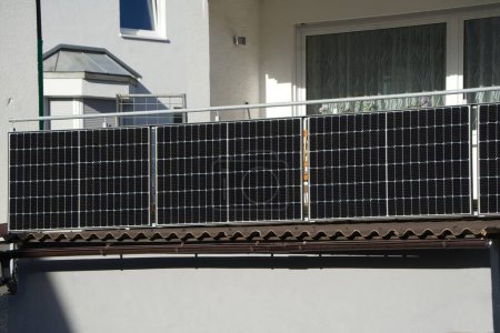 Balcony power plant in the sunshine. The large terrace offers plenty of space for solar modules on the railing. Here the entire balcony cladding has been replaced with solar panels and electricity is produced