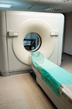 Téléchargez les photos : Machine de tomodensitométrie en clinique moderne - en image libre de droit