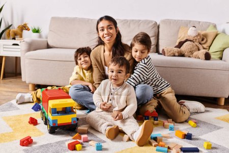 Una joven madre asiática se sienta en el suelo con sus hijos pequeños en su acogedora sala de estar.