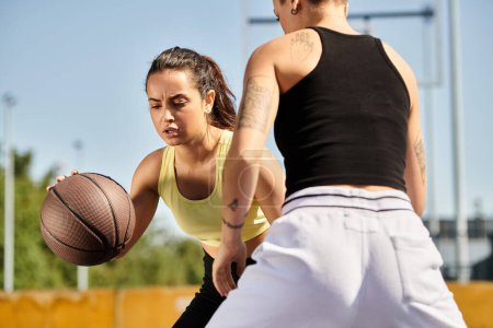 amigos están jugando al baloncesto enérgicamente en una cancha, mostrando sus habilidades atléticas y el trabajo en equipo.
