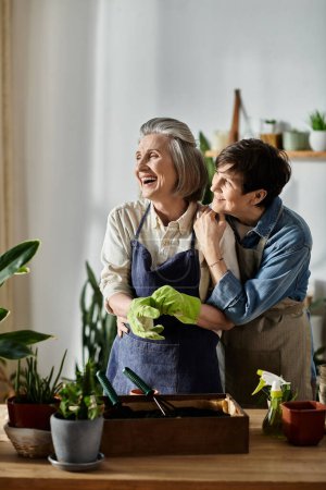 Foto de Two older women, filled with joy, sharing a moment of laughter in the kitchen. - Imagen libre de derechos