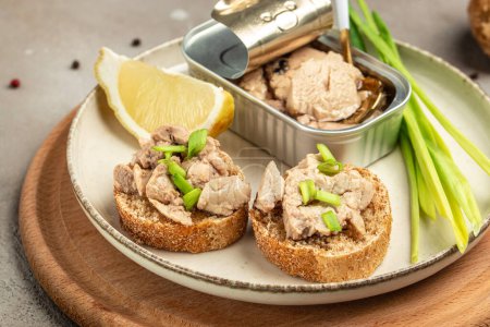 Foto de Tasty snacks with cod liver on rye bread. Healthy food concept. Food recipe background. Close up. - Imagen libre de derechos