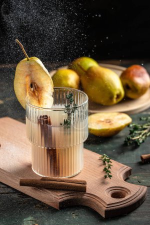 Foto de Spicy cocktail with pears and thyme. Mulled wine. vertical image. top view. place for text - Imagen libre de derechos