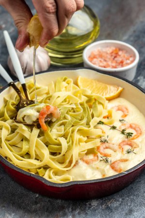 Foto de Pasta with Shrimp and bechamel sauce in a pan. Food recipe background. Close up. - Imagen libre de derechos