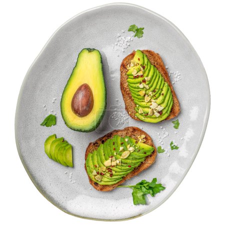 Avocado röstet Roggenbrot, geschnittene Avocado, Kürbiskerne isoliert auf weißem Hintergrund. Schneidpfad inklusive.